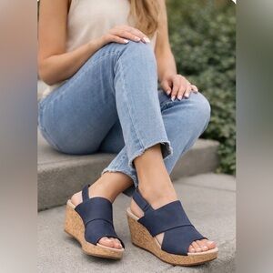 New WITHOUT box Clark’s Ultimate Comfort Navy Wedge Sandal. Navy. Size 9.